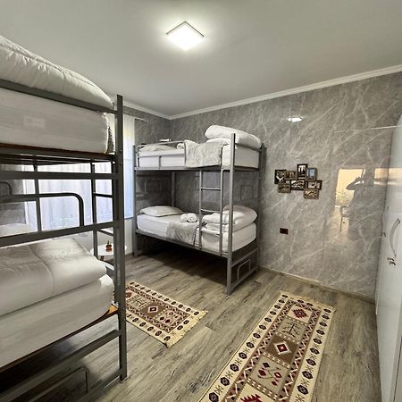 Hostel Leon Berat Eksteriør bilde